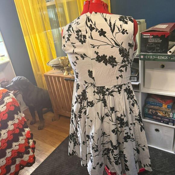 Black and white 50s style - Picture 2 of 3